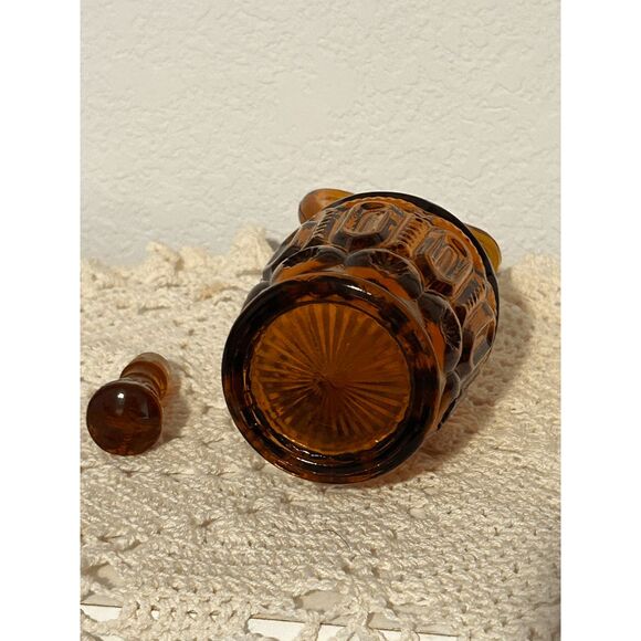 Vintage L.E. Smith Glass Moon and Stars # 6241 Cruet in Dark Amber - Picture 2 of 4